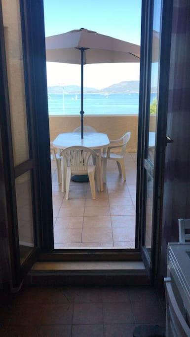 Seduti Di Fronte Al Mare Alghero